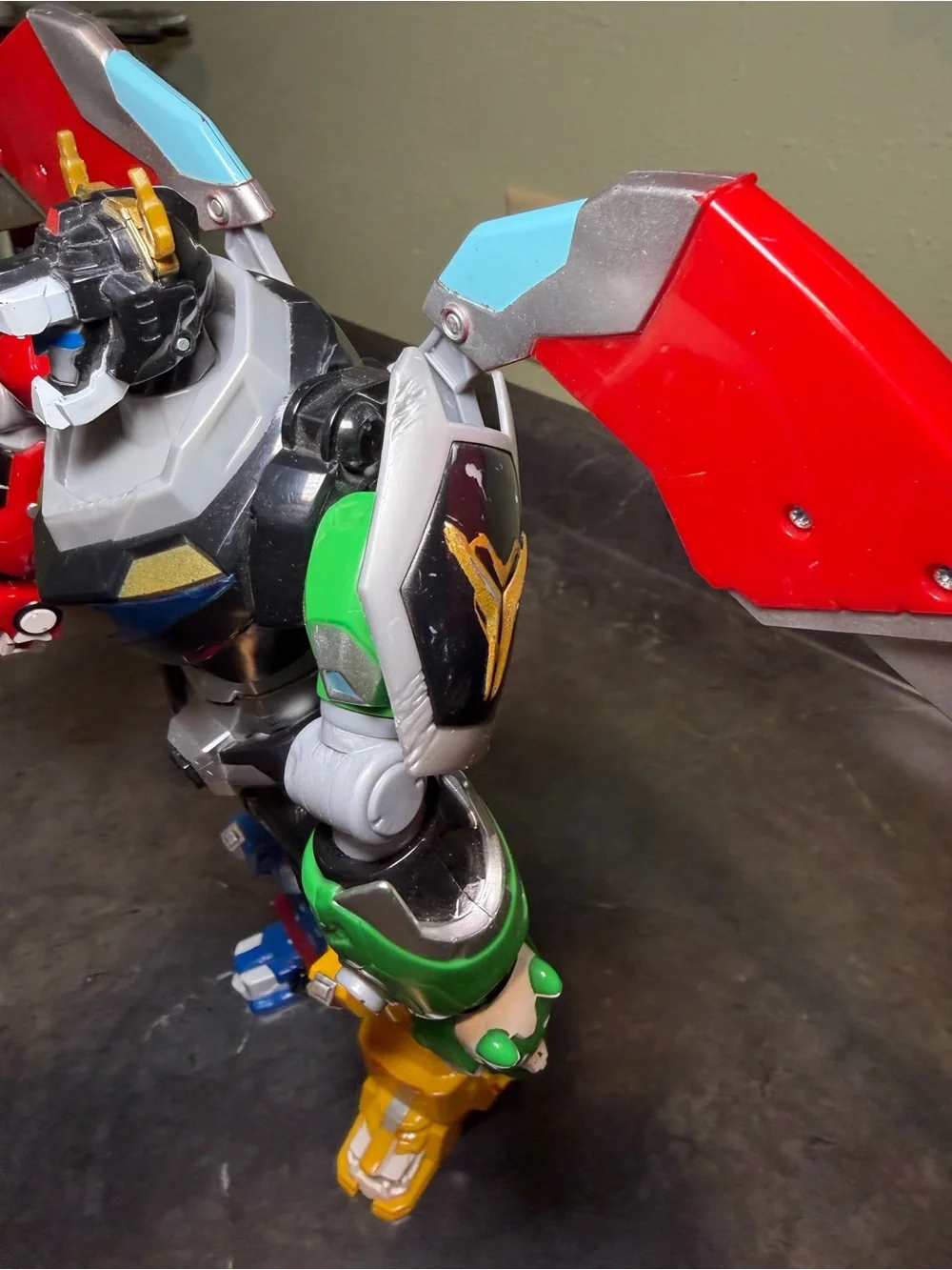 Voltron: Legendary Defender Ultimate 14” Electronic Figure Light Up Works 2017